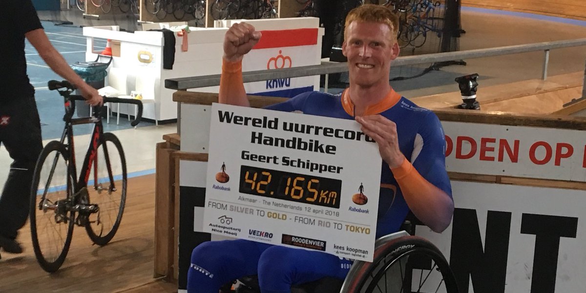 Wauw 😮 Paralympiër Geert Schipper verbreekt het werelduurrecord 🌎 handbiken! Hij zet het record op 42 kilometer en 165 meter, bijna een hele marathon in een uur. Gefeliciteerd! 👏

#TeamNL #ZoDoenWeDat
