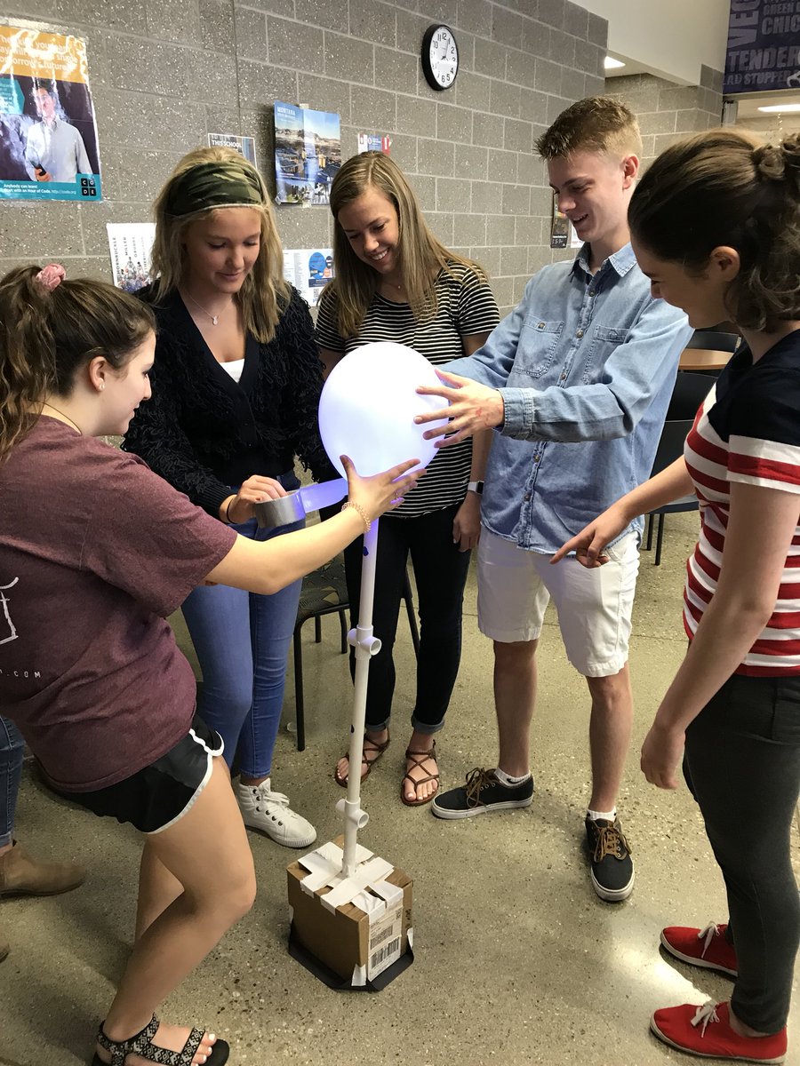 DHarterCHE's tweet photo. Day 4 of Design Thinking Training for HSEHS’s Innovations class. Students were given a problem, asked to prototype their idea, &amp; then pitch their solution @KSMC_Consulting @HSESchools @AllenBourff @wechsler @ScottFadness @FishersIN @Indiana_IoT @HSEPrincipal #InnovationsHSE https://t.co/bY5g9bN070
