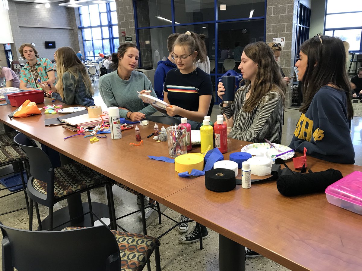 DHarterCHE's tweet photo. Day 4 of Design Thinking Training for HSEHS’s Innovations class. Students were given a problem, asked to prototype their idea, &amp; then pitch their solution @KSMC_Consulting @HSESchools @AllenBourff @wechsler @ScottFadness @FishersIN @Indiana_IoT @HSEPrincipal #InnovationsHSE https://t.co/bY5g9bN070