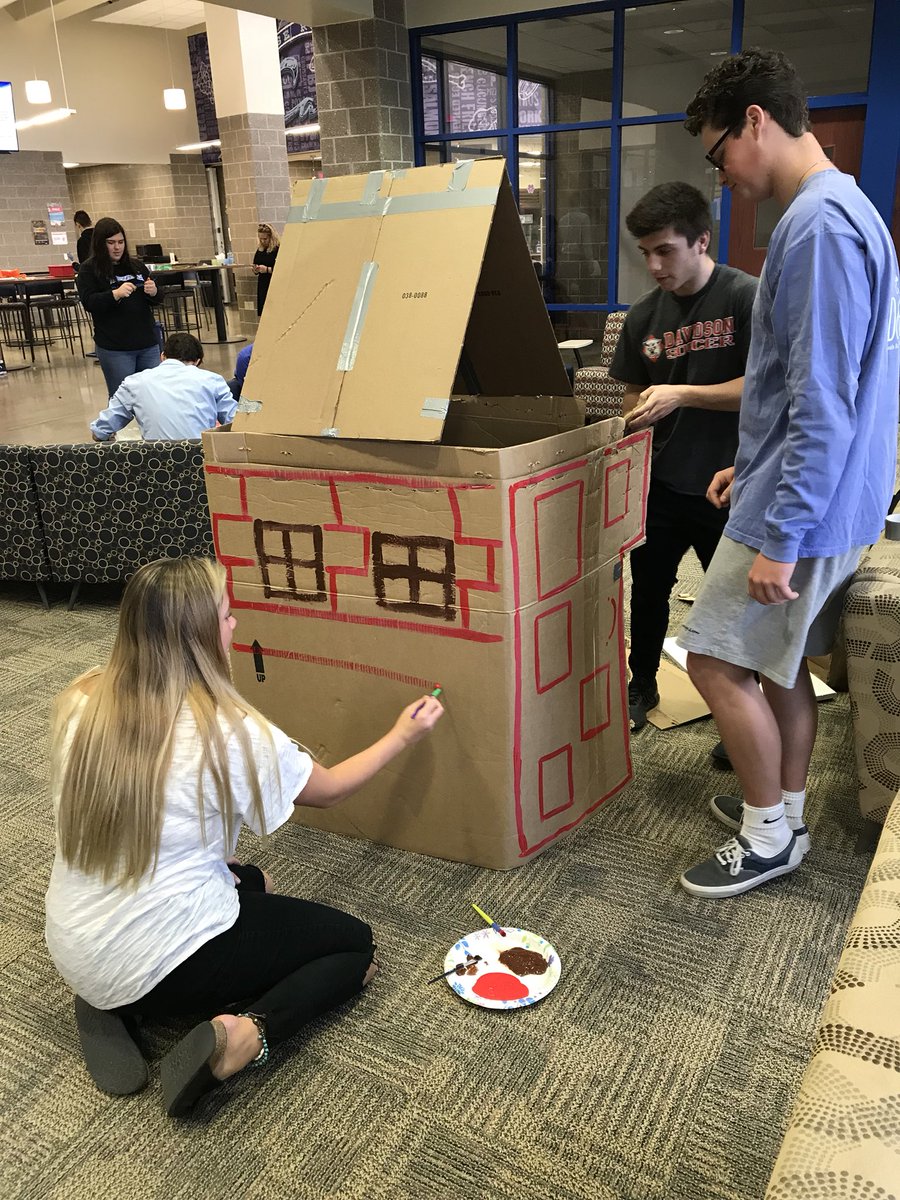 DHarterCHE's tweet photo. Day 4 of Design Thinking Training for HSEHS’s Innovations class. Students were given a problem, asked to prototype their idea, &amp; then pitch their solution @KSMC_Consulting @HSESchools @AllenBourff @wechsler @ScottFadness @FishersIN @Indiana_IoT @HSEPrincipal #InnovationsHSE https://t.co/bY5g9bN070