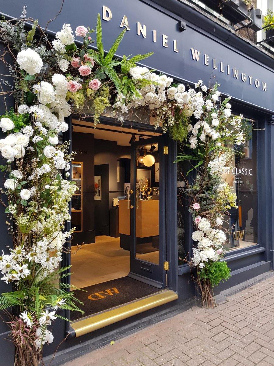 Just walked past the new @itisDW store on Carnaby Street #weddingflowers #inspiration #flowerarch #wedding #style