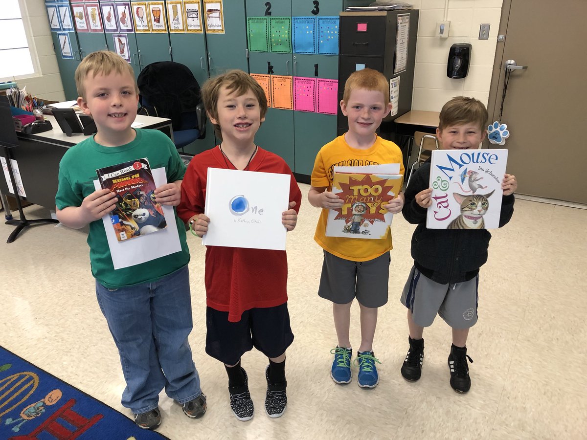 teacherharris's tweet photo. Working with first grade today listening to their book reviews @readingrainbow style #essdexcels @Stark12Kayla https://t.co/xlIKYcuSC1