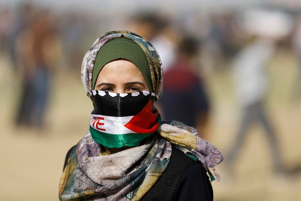 وأُنثى من فلسطين (غزة) إذا غَضِبَت..
شجاعتُها تفوقُ العُربَ ذُكرانا .......#جمعة_المولوتوف 

#غزاوية ✌
#قروب_احرار_فلسطين 
#نبض______فلسطينية ✌⁦🇵🇸⁩