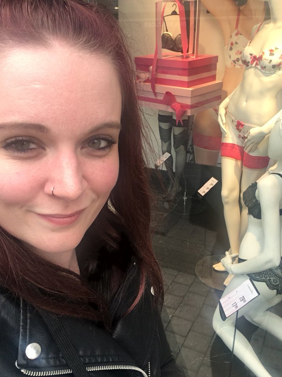 Coaching day is fun day @ Hunkemoller Lokeren <a href="/CarolineCaropms/">caroline pannemans</a> <a href="/embrechts_petra/">Petra Embrechts</a>