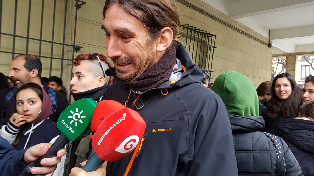 Los 6 de la Macarena en libertad bajo fianza tras casi dos meses de prisión provisional.
goo.gl/FhXstf
#6DeLaMacarena #Libertad6DeLaMacarena