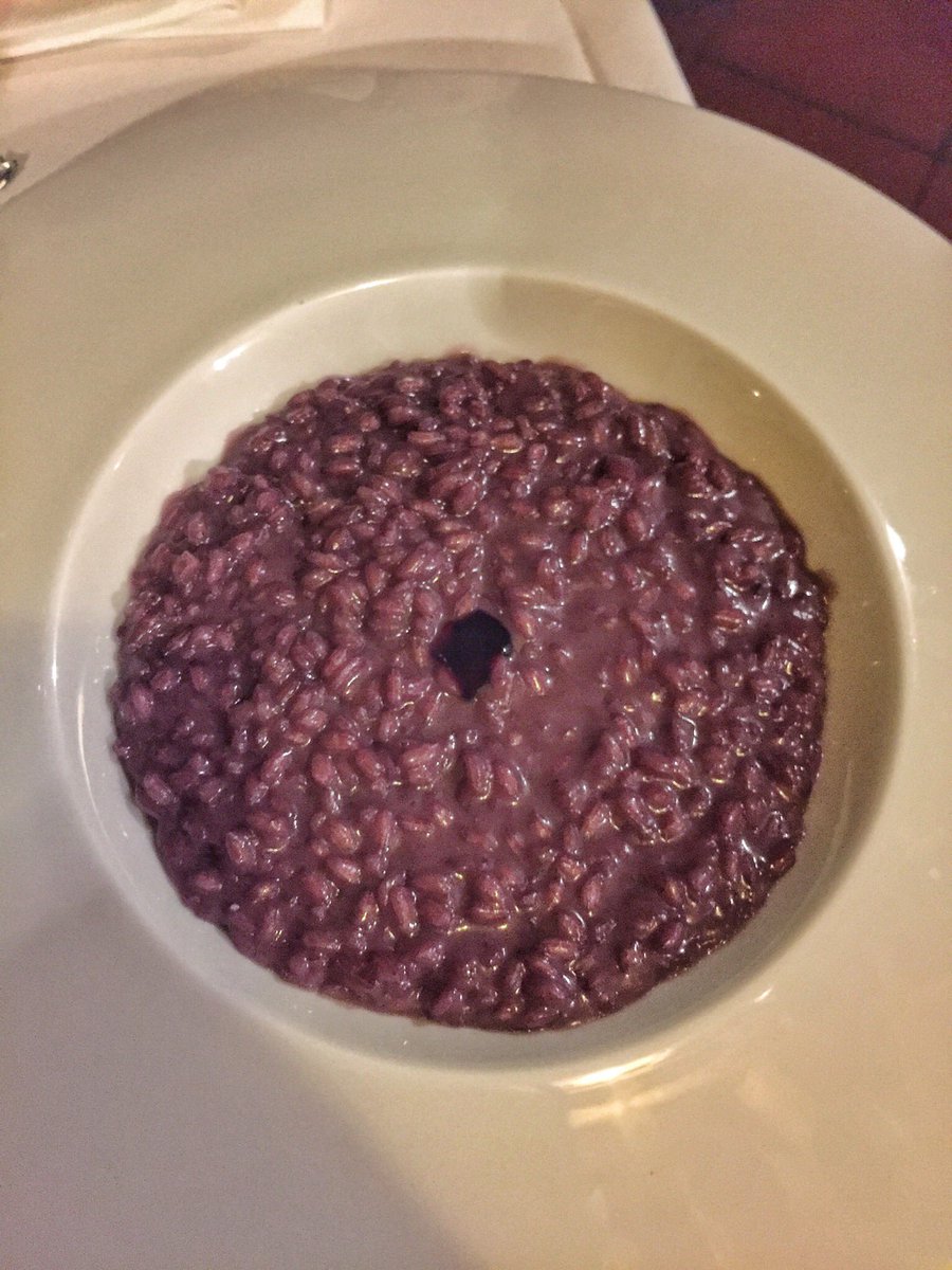 Alcova del Frate 🇮🇹❤️

Capesante americane rosolate nel Rum Sailor Jerry e patata Vitelotte 🐚🥔

Risotto all'Amarone preparati con il vino Amarone appunto e con il riso Vialone Nano 🍚🍷

#hungrybear #verona #alcovadelfrate #capesanta #risotto #amarone 🐻