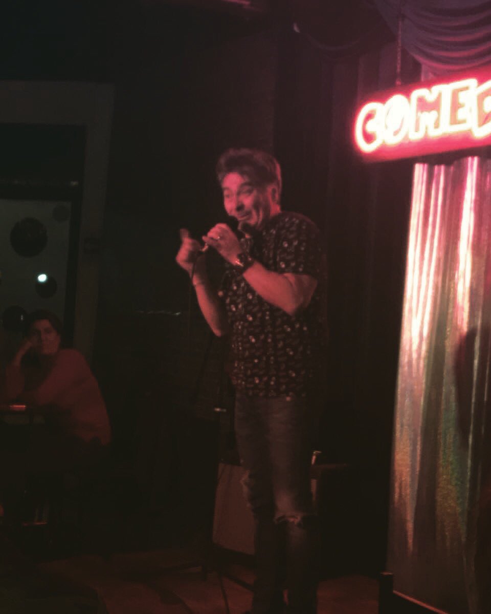 Lo pasé genial ayer en el @comedy_restobar 🎉🎊 muchas gracias por la invitación 😃 , nos escuchamos a las 12 en el #FestivalDeLaCorazon ❤️