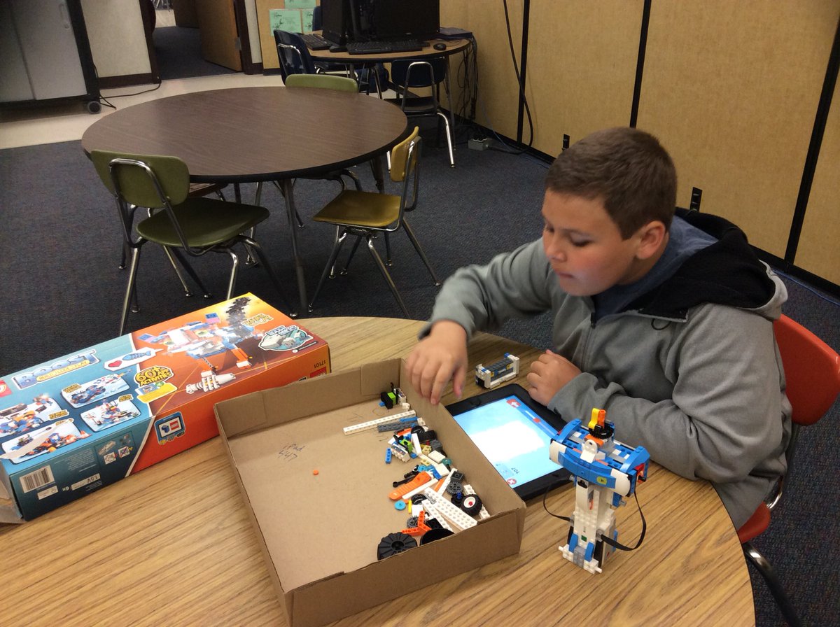 HPaprzycki79's tweet photo. Exercising our growth mindset in coding club! #nevergiveup #keeptrying #legoboost #buildcodeplay #celebratelps @LecantoPrimary https://t.co/P7exQ5qc3y
