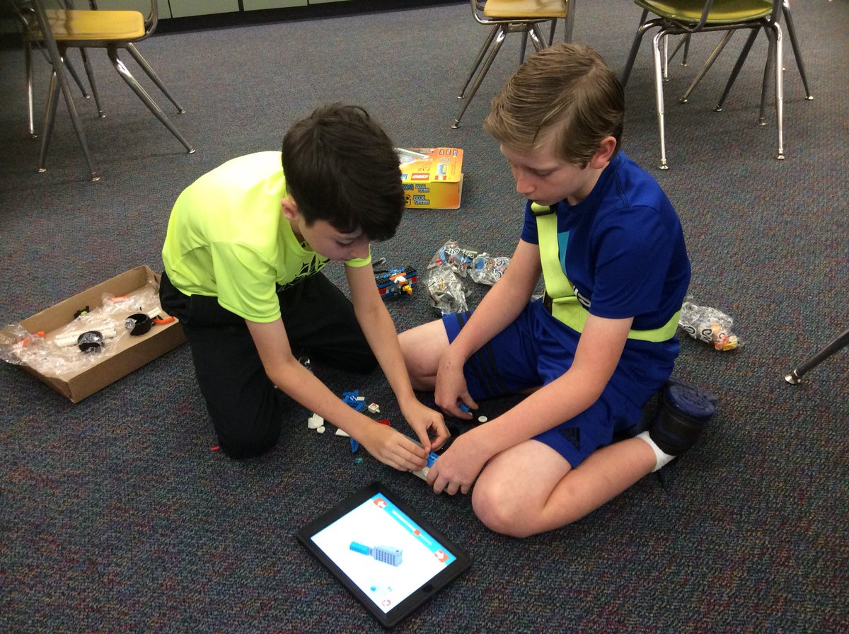 HPaprzycki79's tweet photo. Exercising our growth mindset in coding club! #nevergiveup #keeptrying #legoboost #buildcodeplay #celebratelps @LecantoPrimary https://t.co/P7exQ5qc3y