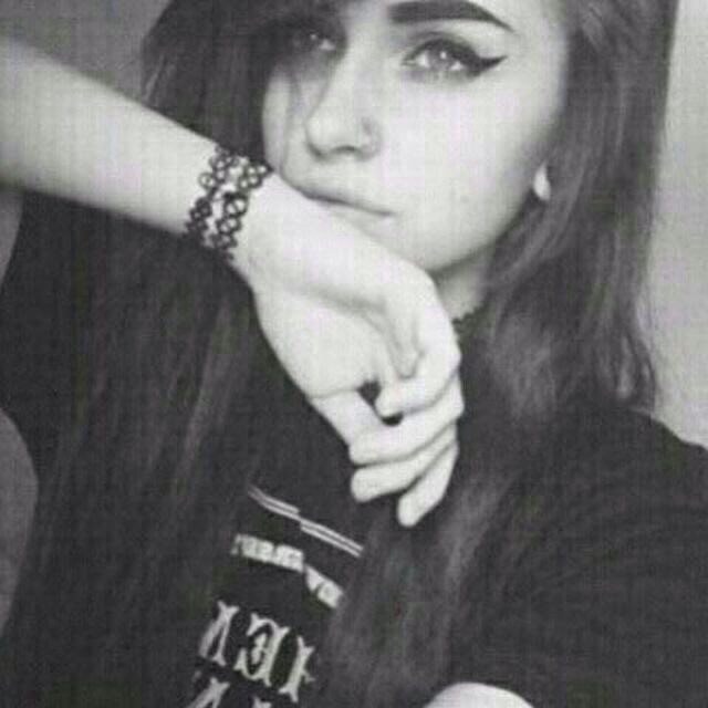روحي ياروحي شبعد بيها ولمها 🍂

روحي داسو فوگها وكسرو عضمها ☹️💔

كاضم_الگاطع