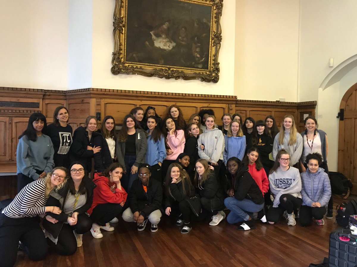 SHHSHammersmith's tweet image. Year 11s all ready for maths and English camp @kingswood_ . No posting on #histogram girls!