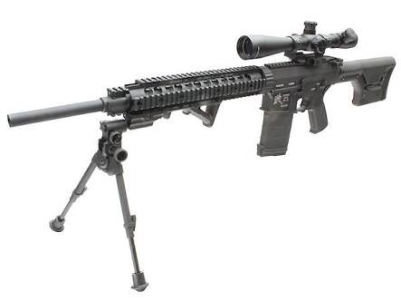 Geale Lorelei2 Sr 25 Mskk Monocle採用のセミオートライフルです セミオート ながらも高い命中精度を誇るライフルで 7 62mm弾を使用します 銃本体の歴史は長いですが 多様な改良によるアタッチメントの多様性があります 作中ではフリップ式スコープを Geale Lorelei2 Sr 25 Mskk Monocle採用のセミオートライフルです セミオート ながらも高い命中精度を誇るライフルで 7 62mm弾を使用します 銃本体の歴史は長いですが 多様な改良によるアタッチメントの多様性があります 作中ではフリップ式スコープを