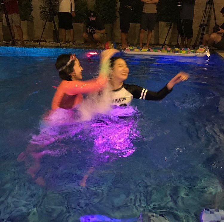SEULGI_TH's tweet photo. ซึลกิผู้ที่ถูกน้องเล็กของวงเอ็นดูเสมอ😂 https://t.co/mIRpzxhlxJ