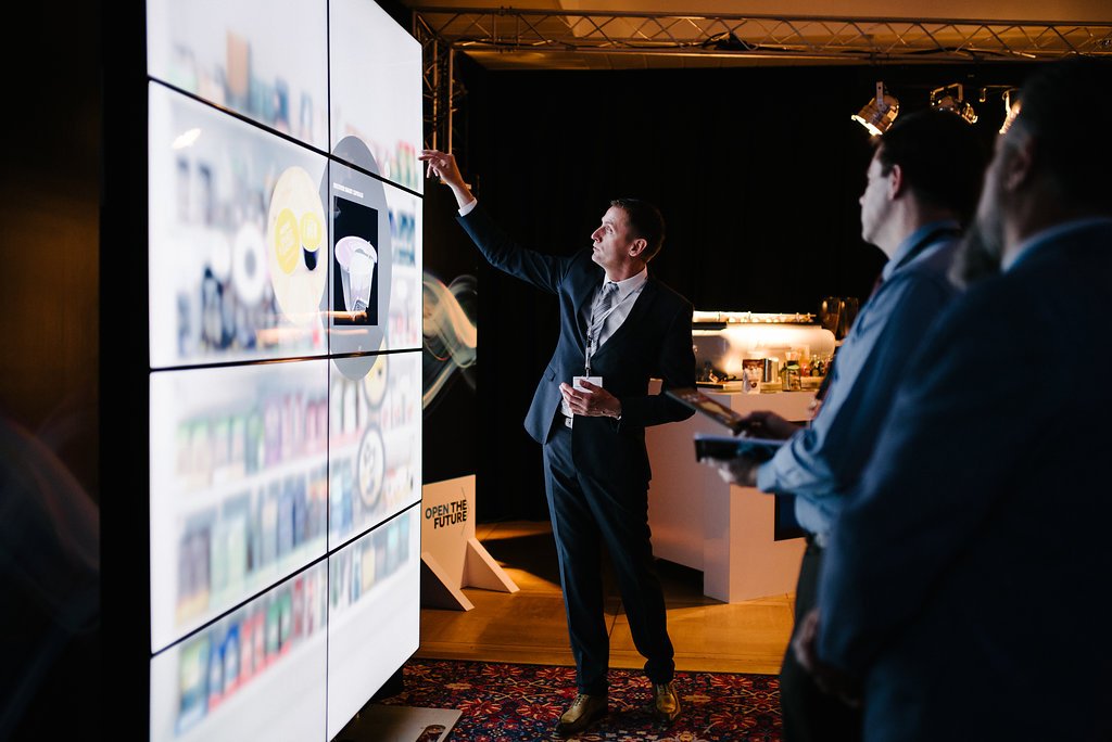 channel_up's tweet photo. Goed nieuws! Er komt meer inspiratie, educatie en interactie naar de supermarkt. Om zich voor te bereiden op die toekomst hebben verpakkingsgigant Smurfit Kappa en shopper marketingbureau ChannelUp gezamenlijk The Store of the Future ontwikkeld: https://t.co/r9hiy3guAK https://t.co/4UDcfvmTVO