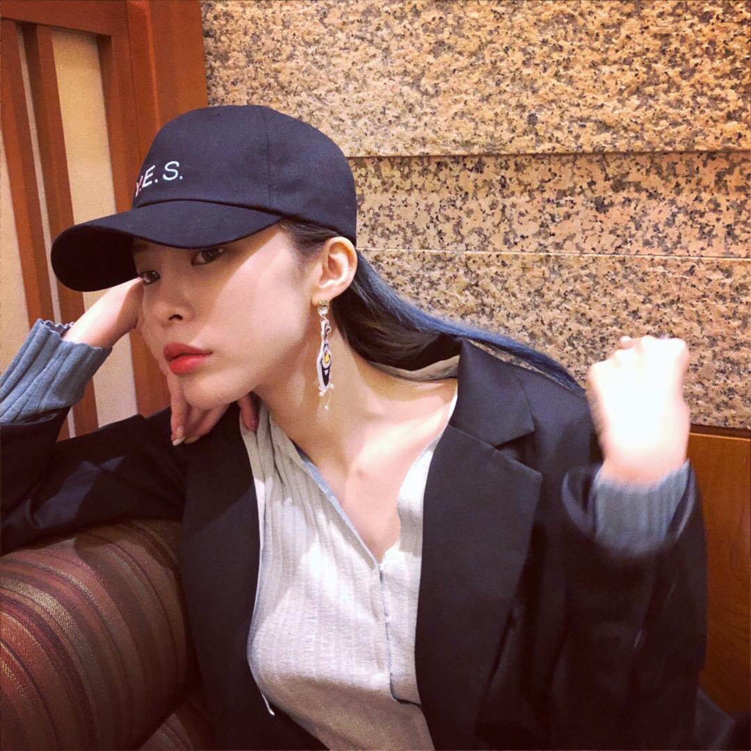 hedduck91's tweet photo. 180413 heizeheize: 👂x ⛄️
//พี่เฮซใส่เสื้อดีๆสิ 😳 https://t.co/R5mL80uKg9