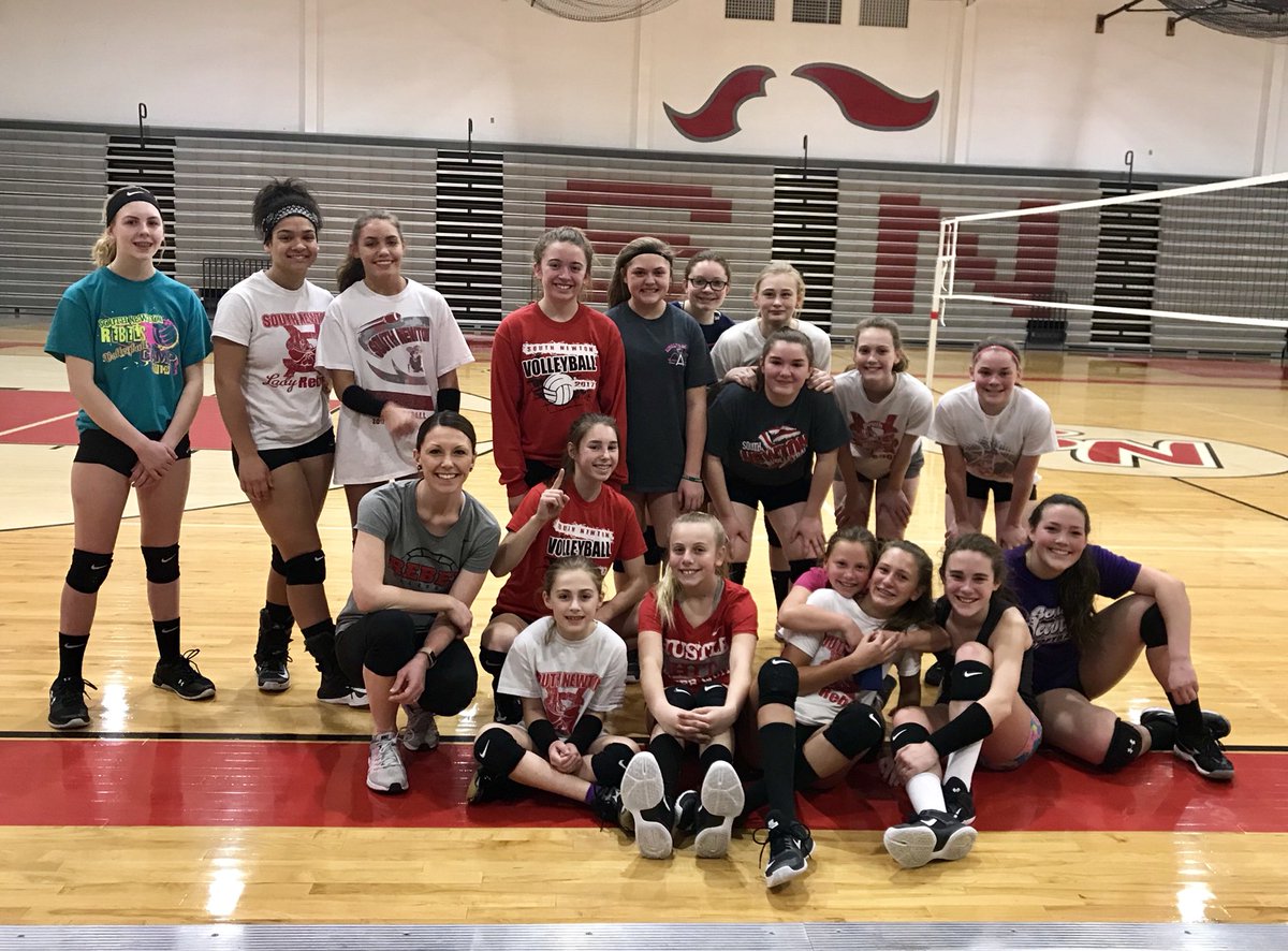 SNRebelVball's tweet photo. These kids got better today & rocked itπͺπ»β€οΈπ #HiMalyah #HiKim #ELE https://t.co/lTMh78Z8dK