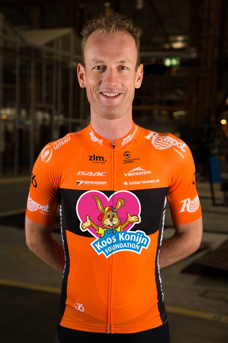 NIEUWS | Onze renners dragen komende zondag tijdens de <a href="/Amstelgoldrace/">Amstel Gold Race</a> eenmalig een speciaal shirt met het logo van de Koos Konijn Foundation. We willen zo aandacht vragen voor gezinnen die het moeilijk hebben.
Meer op onze website 👉 bit.ly/2GVltoa