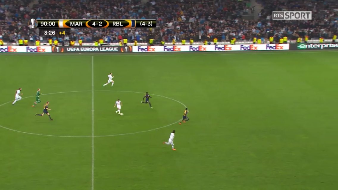 When it’s offside, but no one cares. #sakailuckyguy #birthdaypresent @CanalFootClub <a href="/EuropaLeague/">UEFA Europa League</a>