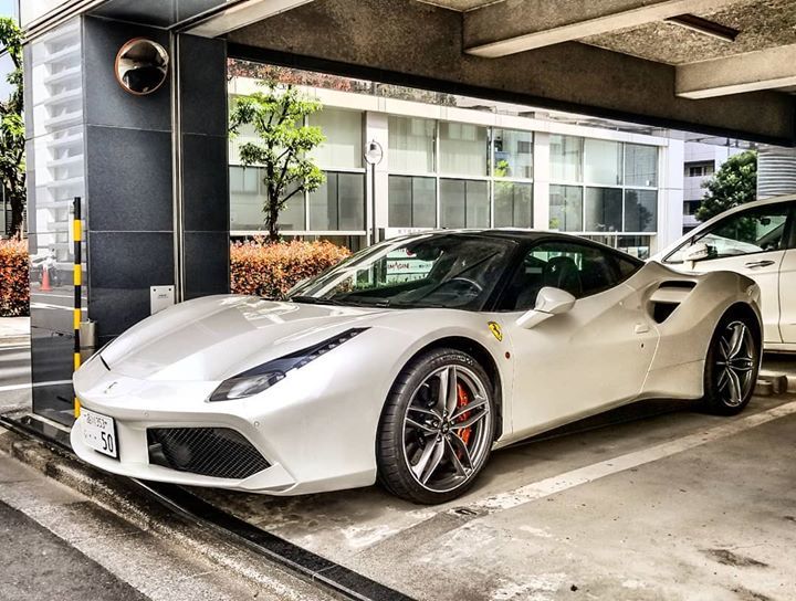 TokyoCarGuy's tweet photo. MotorFlair Just some Tokyo randomness. #ferrari #488gtb #supercar #tokyocarspotting #whiteferrari #jdmspec #carsoftokyo #carporn #carsofinstagram #supercars #motorflair https://t.co/npqjMCBT2s