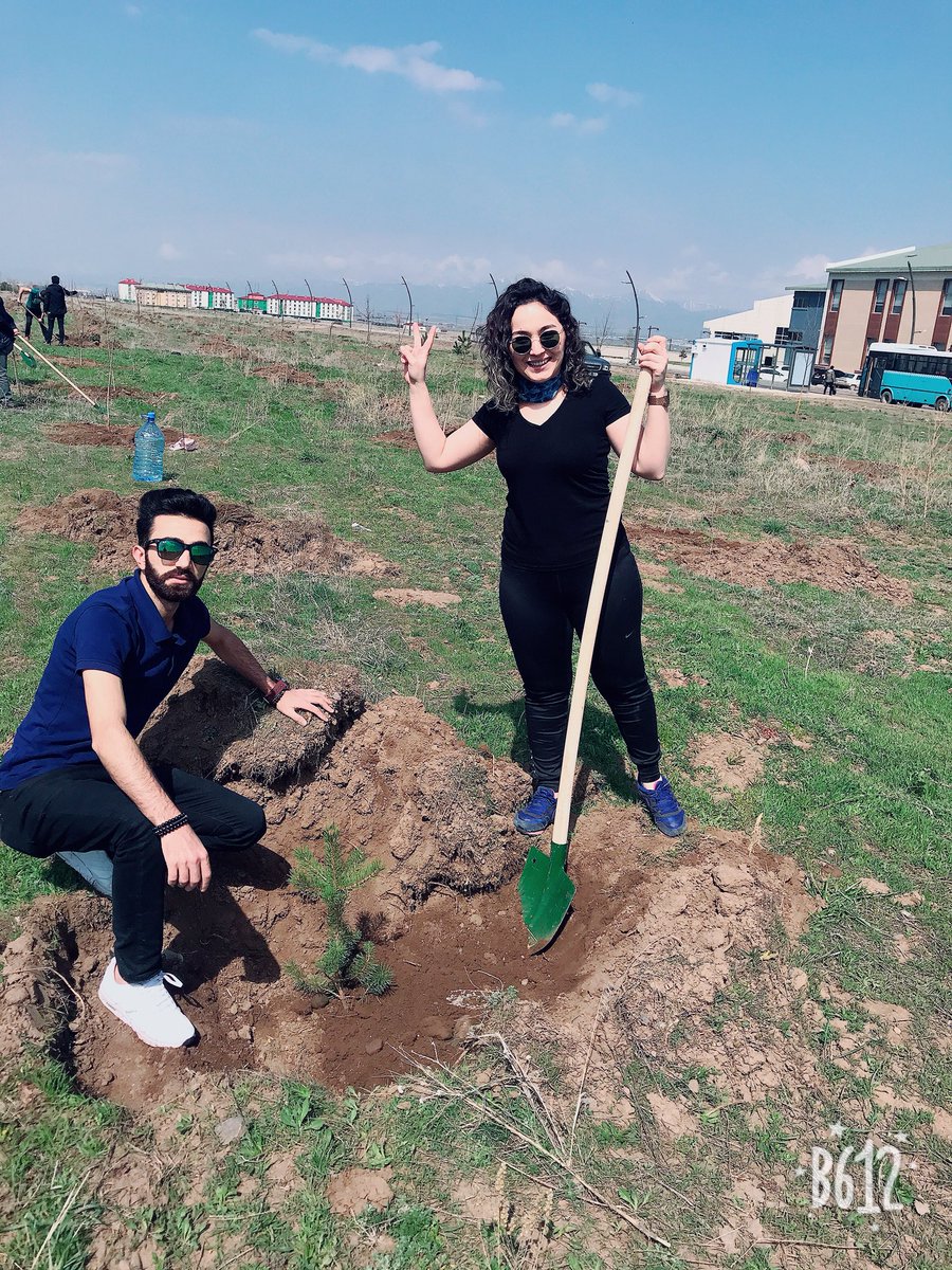 abdssmtkbr's tweet photo. #sen #büyüyünce #ağaç #mı #olcan #adlı #çalışmamız 😄😎😂😂 #emel https://t.co/H0COBdpVEk