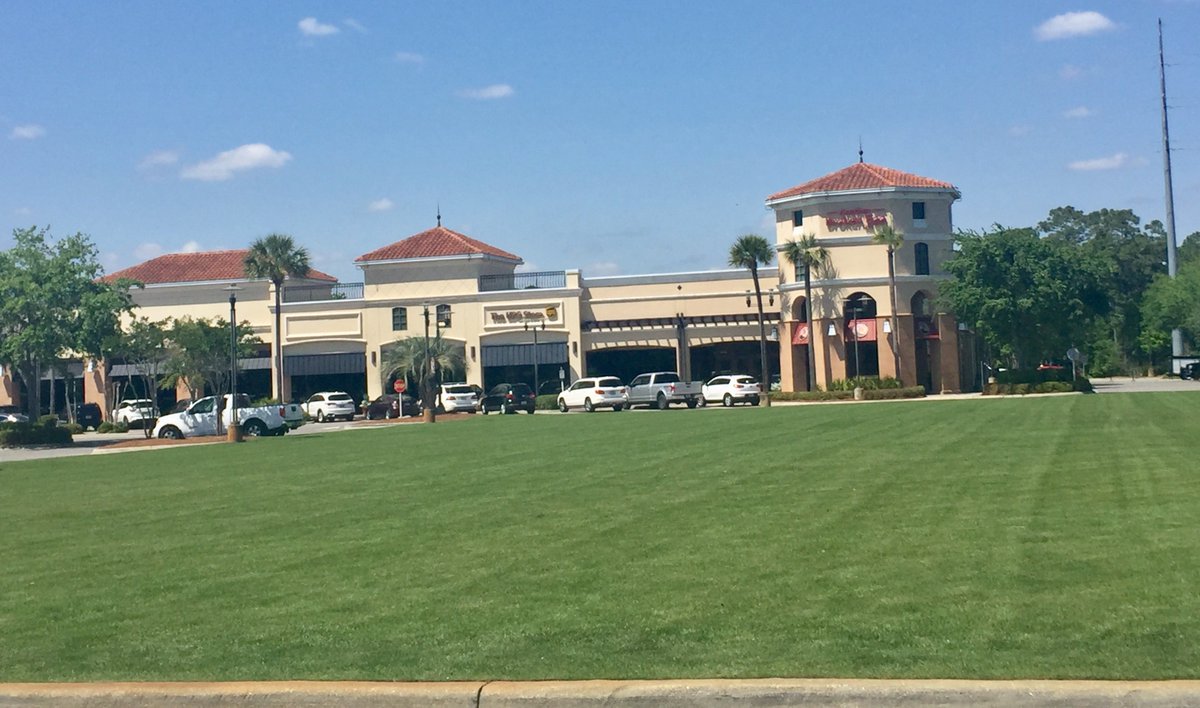GplLandscaping's tweet photo. GPL Landscaping... Where the Green Grass Grows!  Premiere properties deserve premiere landscape services. Give us a call!
#commercial #landscapemanagement #GrandBoulevard https://t.co/j2wTINc6sX