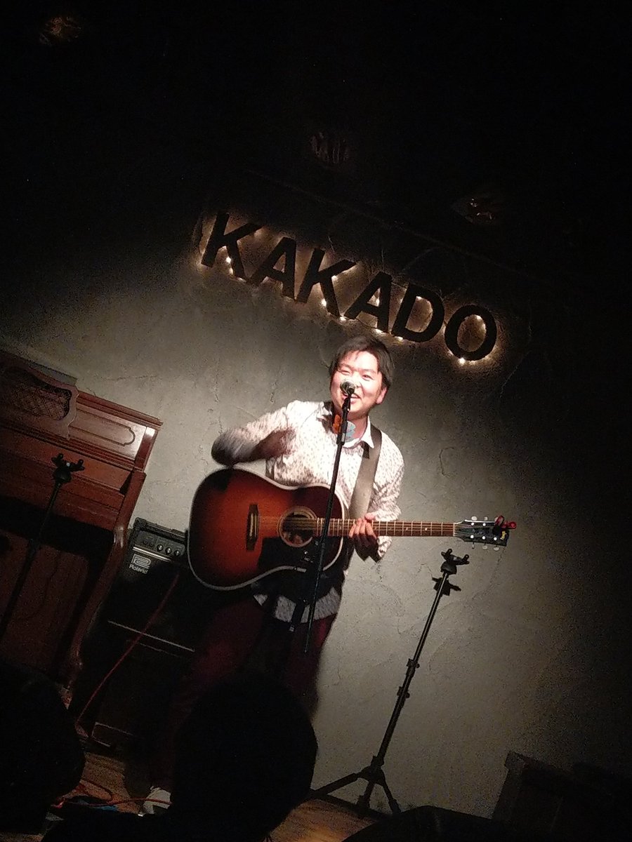 KAKADO__'s tweet photo. 最後は『Nabe-cd』さん！

Nabeさんとももう、長いお付き合いになりますね♪

全力投球で挑んでいるステージ。
終わると、汗だくになっているくらいなんですよ◎

福生市でラジオをされていますので、そちらのチェックもお願いしますっ…！！

#Nabecd @nabecd
#KAKADO
#ROSSO_E_AZZURRO
#しみず https://t.co/QDfAErh53t