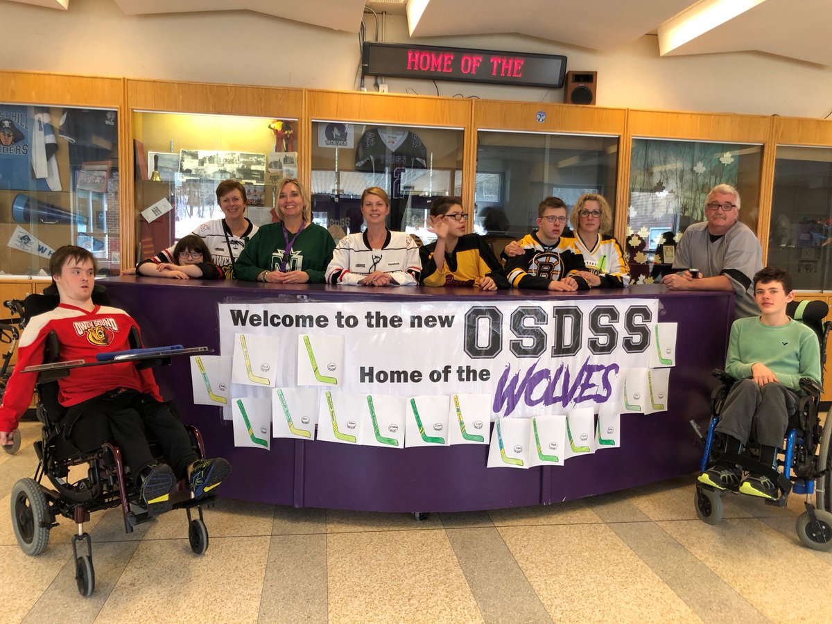 BluewaterDSB's tweet photo. .@OSDSS_ had great participation during Jersey or Green Day on Thursday to show support for the entire Humboldt community and everyone associated with the Broncos. Special Education art classes made a memorial. #JerseyDay #Humboldtstrong https://t.co/j3ZvWdruOi