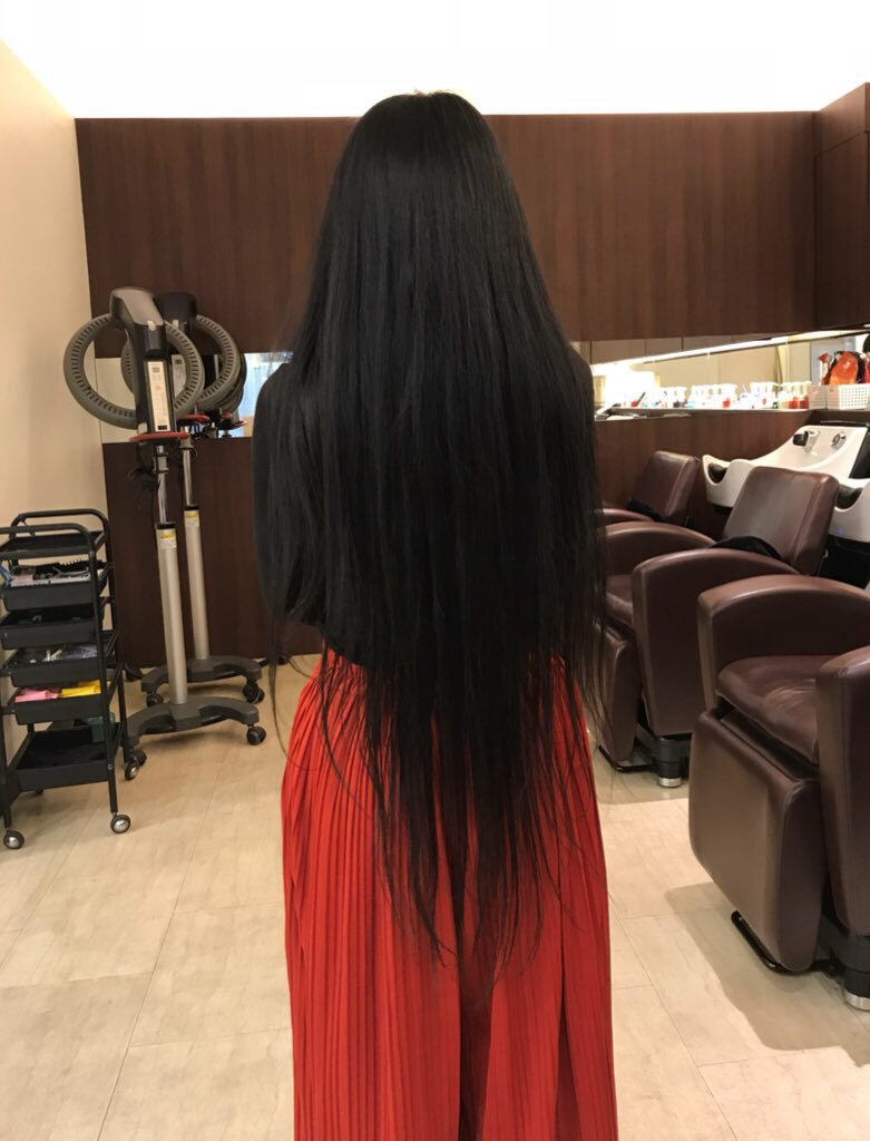 Yukina در توییتر お尻まであった髪を少し整えました このまま伸びれば綺麗な筈 バッサリいきたいんだけどもう少しロングでいます