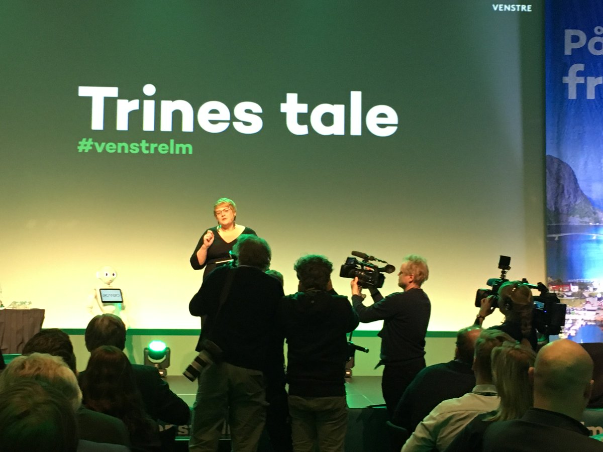”Noe av det viktigste er å sørge for at teknologien ikke skaper nye klasseskiller. Mellom de som kan og de som ikke kan. Mellom de som har tilgang og de som ikke har det. For teknologipolitikken kommer til å bli en kamp mellom mange ulike krefter.” - @trinesg #venstrelm
