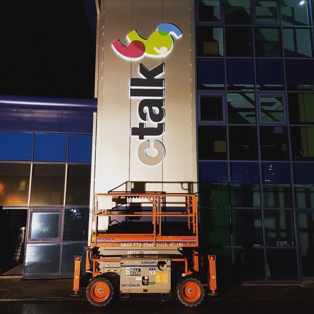 SurreyShopSigns's tweet photo. Job complete! #signs #signage https://t.co/MrKtCuCUeh