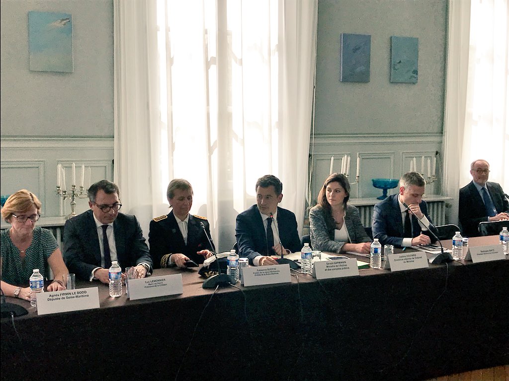 Dernière étape de ce déplacement #Brexit au <a href="/LH_LeHavre/">Le Havre</a> : table ronde opérationnelle avec les acteurs économiques du port, les opérateurs du commerce extérieur, les élus du territoire et le directeur général des <a href="/douane_france/">Douane française</a> !