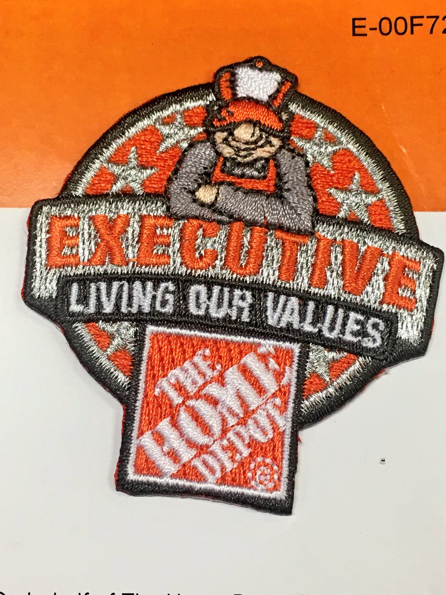 KatelynnNixon's tweet photo. I’m so THANKFUL for the opportunity to live our orange values and work for a company who values their associates enough to recognize that. I am honored to have receive this award! Thank you so much!!😊 #SWBEST #homedepot #homeraward #executivehomer https://t.co/42Z86xSTfq