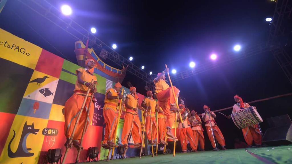 PAGoFestival's tweet photo. #PAGo2017 saw visitors mesmerised by the martial folk dance of Ganjam - Ranappa. Come, witness the enthralling dance on stilts, as the cowherd community of Gopalpur shower praises on divinity under the moonlight, spell bound under the tune of Dhol &amp; Mahuri ! #LetsPAGo #PAGo2018 https://t.co/O3lPhteUE5