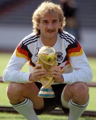 jibague's tweet photo. #ElRincóndelaHistoria hoy está cumpliendo 58 años el exfutbolista Alemán Rudi Völler, Campeón mundial en Italia 1990, certero delantero que anotó 45 goles para la Selección Alemana de Fútbol, actualmente director deportivo del Bayer LeverKusen @bayer04_es ,Felicitaciones!!! https://t.co/wU6sKgGhGf