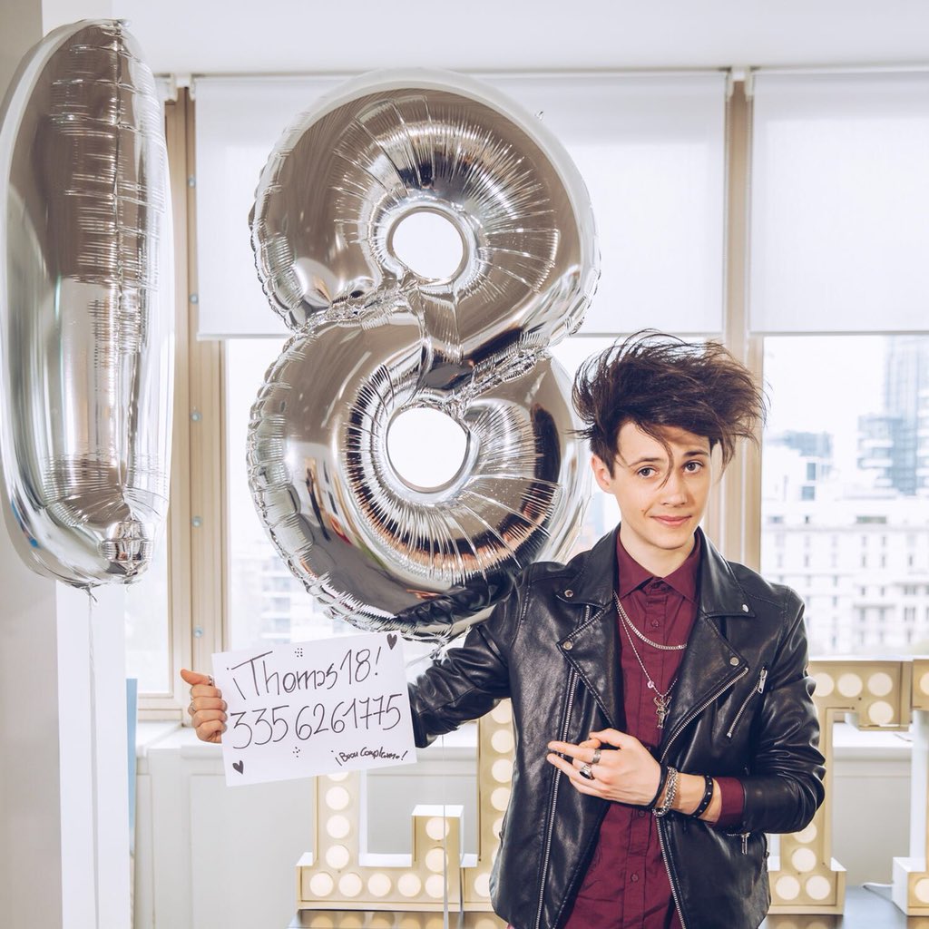 ThomasOfficial's tweet photo. Sí, sono proprio io!
Mi state riempiendo di bellissimi messaggi di auguri e di affetto 💙
Rispondere a tutti è difficile ma ce la sto mettendo tutta 🙏🏼
Aspetto di sentirvi e leggervi al 3356261775 🎉📱 #Thomas18 https://t.co/bcvIfQHkI9