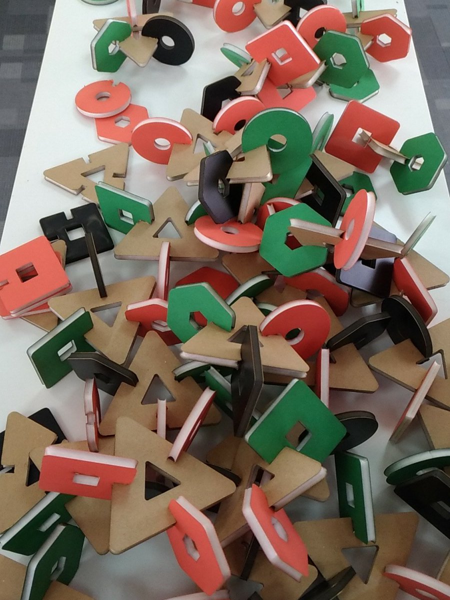 GloriaEdufis's tweet photo. @LoriteFonta prepara unas dinámicas muy interesantes de #activetriangles para los alumnos de 5 y 6 de @Cole_Reggio ! #coopetición #complejidad #Tecnologia #Cultura https://t.co/lxYfvTQdtj