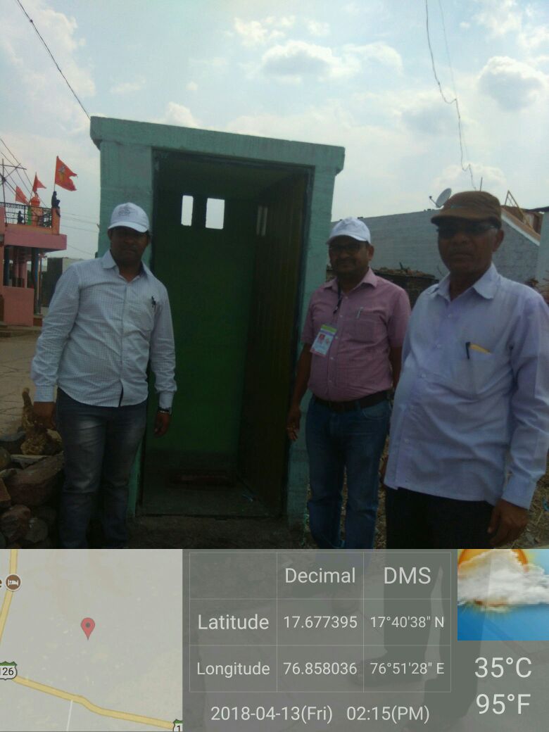 sbmbidar's tweet photo. Inspection of IHHL in Gadlegaon and Hatyal village of Harkud Gram Panchayat by Additional Director @Jayprakashchav5 . Basavakalyan taluk is one of the fast progressing taluks in Bidar thanks to the AD for regular follow ups &amp; visits. https://t.co/VF36loj7PU