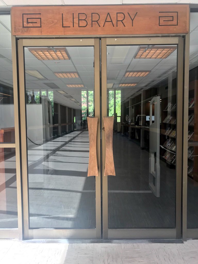 UFCOTA's tweet photo. Want to know what a day in the life of a #CreativeGator looks like? We'll be using the hashtag #UFStory all day as we explore #UFCOTA 🐊 First stop: the @UFAFALibrary to celebrate #NationalLibraryWeek 📚 https://t.co/tbJDOxhM4V