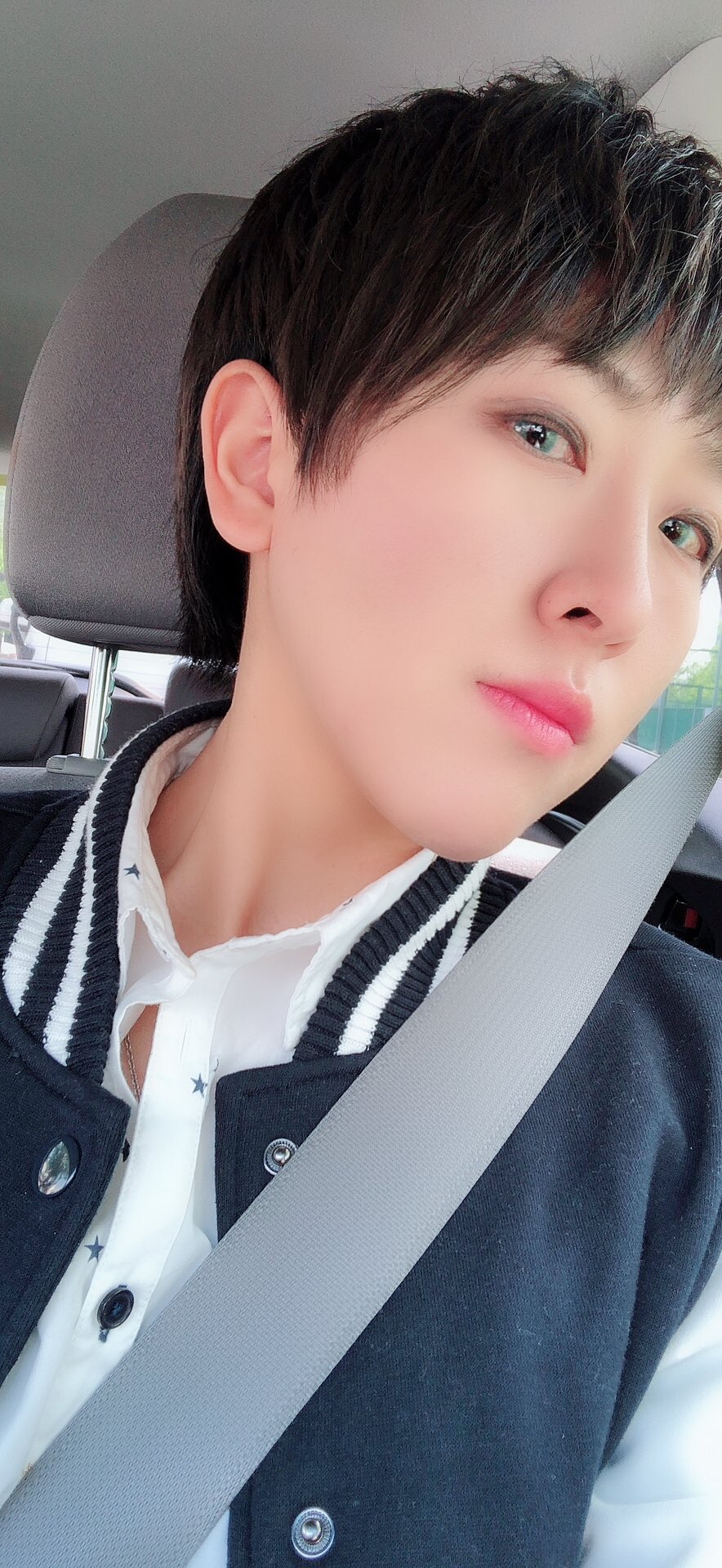 可威 髪切ったー 刈り上げ復活 今回は3mmにした 前髪は眉上まで切って横と後ろは 長さを変えずに耳の後ろだけスッキリさせようと思ったら思いのほか短くなってしまった これはコレで気に入ってるけど ジェンダーレス ジェンダーレス女子 男装