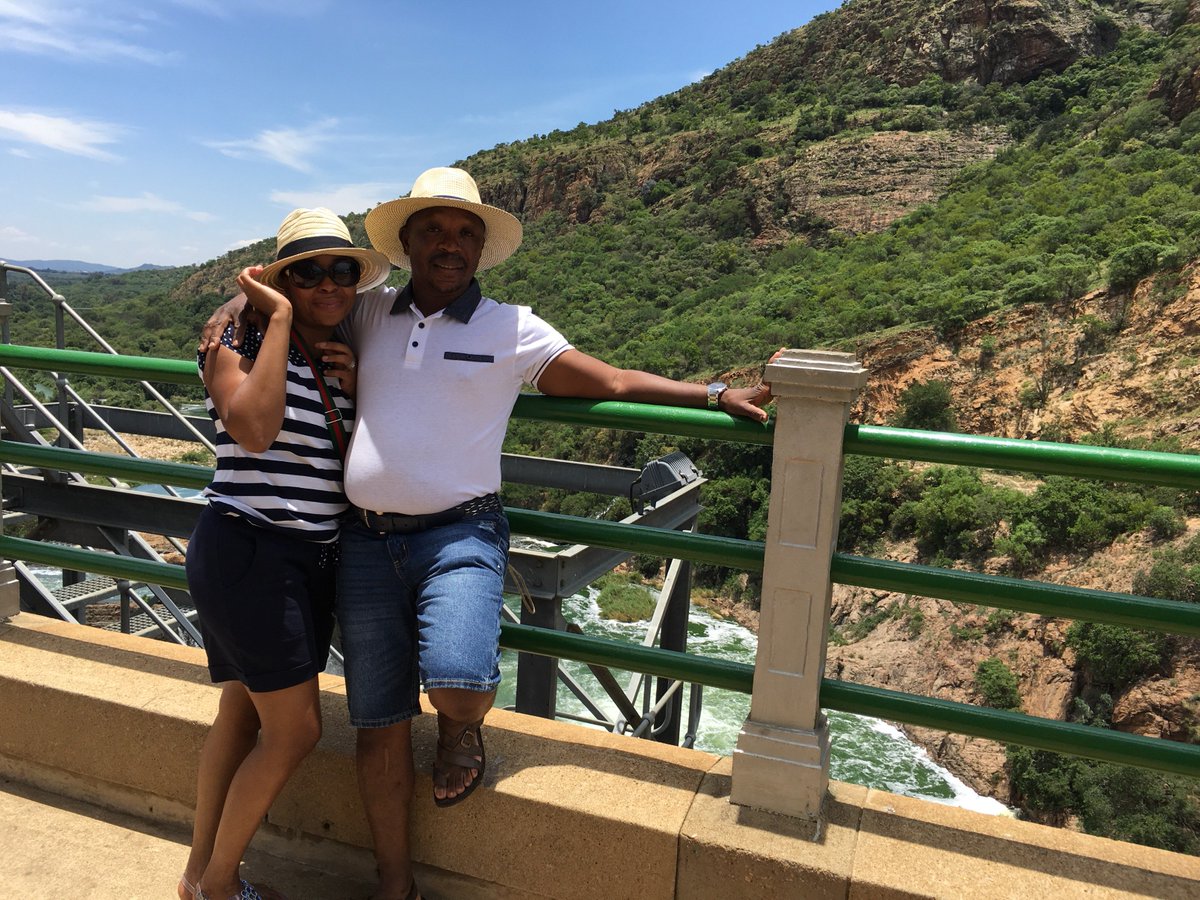Frenchtouropera's tweet photo. Looking for weekend away from the bustling City to a quiet and relaxing place, take a #ShortLeft to #HartbeespoortDam where you will enjoy so much activities like #SunsetCruise, #AerialCable, walking on the Bridge! Book Now https://t.co/xlGXjOX4Cq https://t.co/KnwSZDoCiv