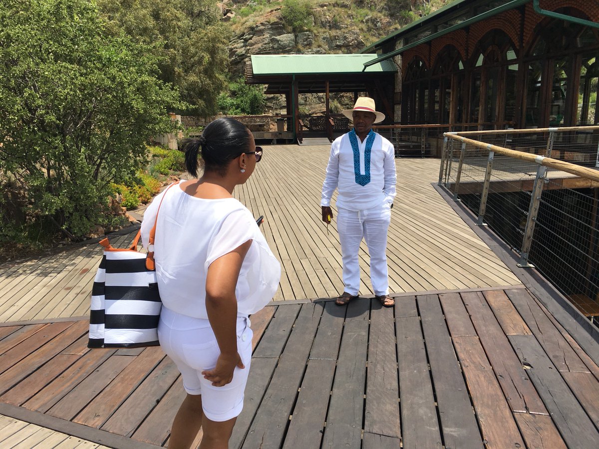 Frenchtouropera's tweet photo. Looking for weekend away from the bustling City to a quiet and relaxing place, take a #ShortLeft to #HartbeespoortDam where you will enjoy so much activities like #SunsetCruise, #AerialCable, walking on the Bridge! Book Now https://t.co/xlGXjOX4Cq https://t.co/KnwSZDoCiv