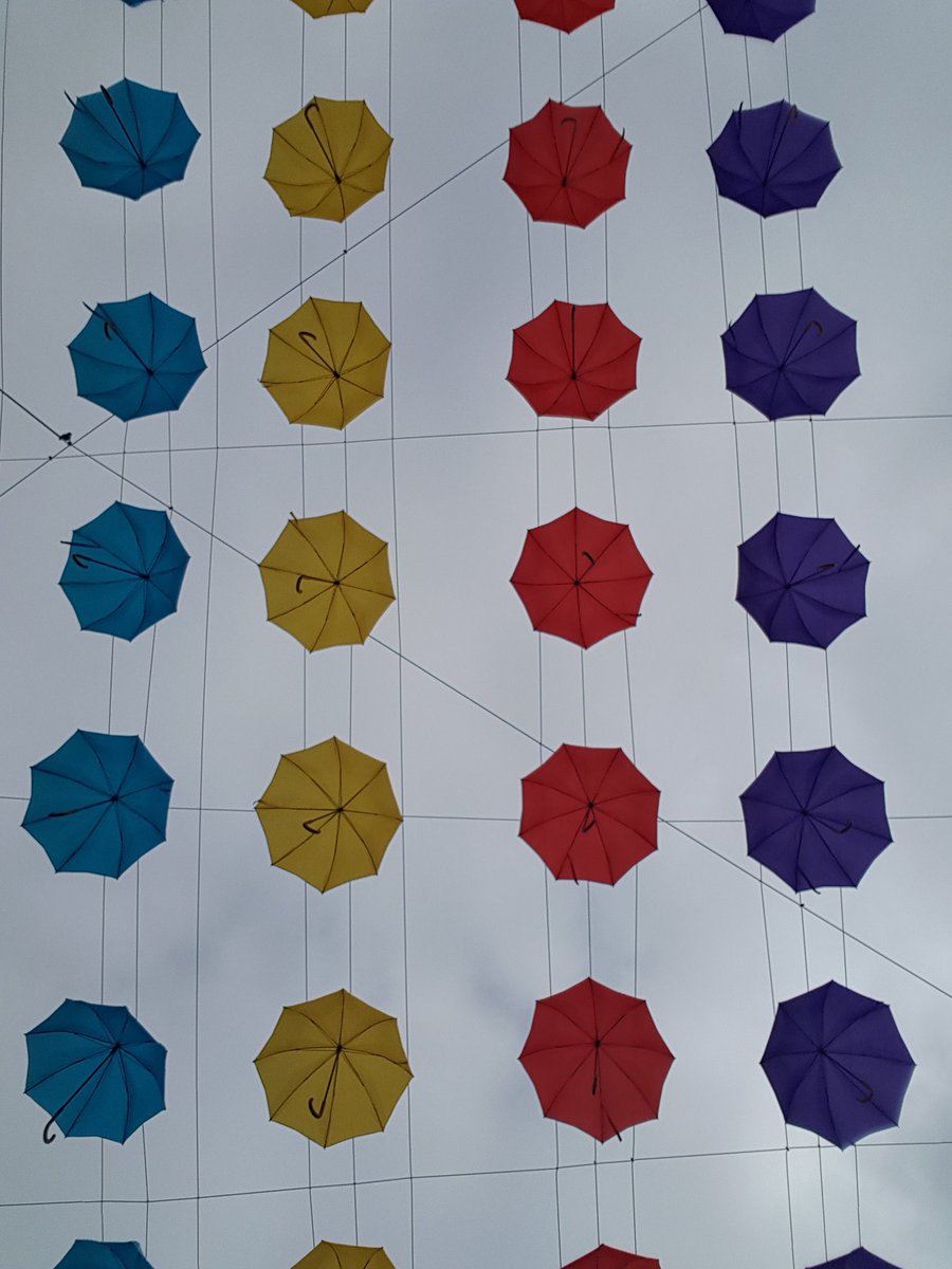 devoncaroline's tweet photo. Loving these umbrellas #SpringinExeter #FridayFeeling #Exeter https://t.co/SBiXRvOYWr