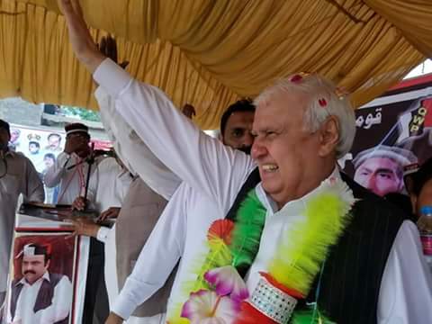 abbassherpao's tweet photo. قومی وطن پارٹی کے سربراہ آفتاب احمد خان شیرپاؤ  چارسدہ نستہ میں ایک عظیم الشان جلسے میں شرکت کے موقع پر کارکنان استقبال کررہے ہیں #QWP https://t.co/HCdGptXBWi
