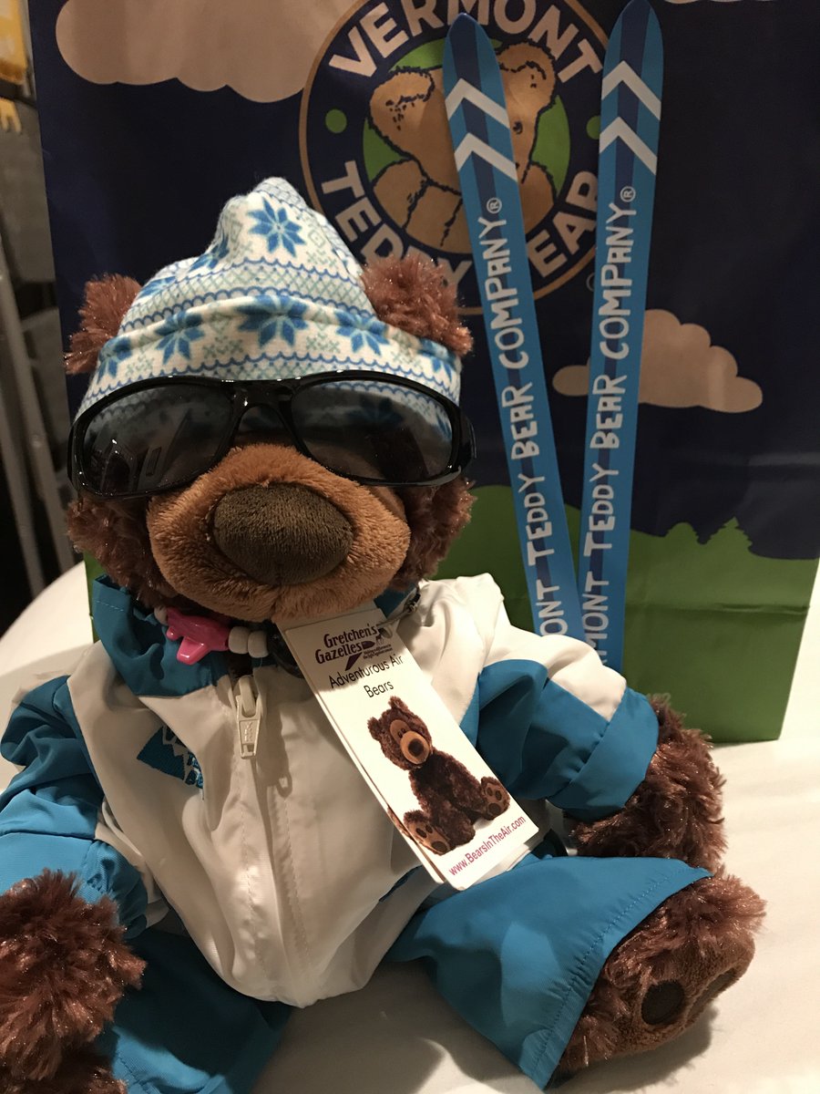 BearsInTheAir's tweet photo. I spent the week in Vermont learning how to ski. Next stop: Mauna Kea! #AirBear001 🏝🗻✈️⛷ @VTTeddyBear @gohawaii @HawaiiHTA  @VermontTourism https://t.co/uLg4IH9M92 https://t.co/ToF9yIFl8P