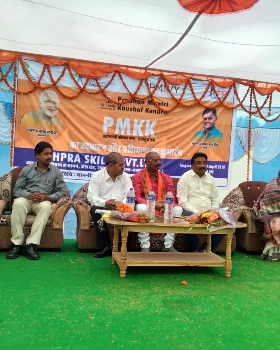 KamalBhanCG's tweet photo. आज जिला बलरामपुर के रामानुजगंज में प्रधानमंत्री कौशल विकास प्रशिक्षण केंद्र के उद्घाटन समारोह में शामिल हुआ। https://t.co/ydItluEHxy