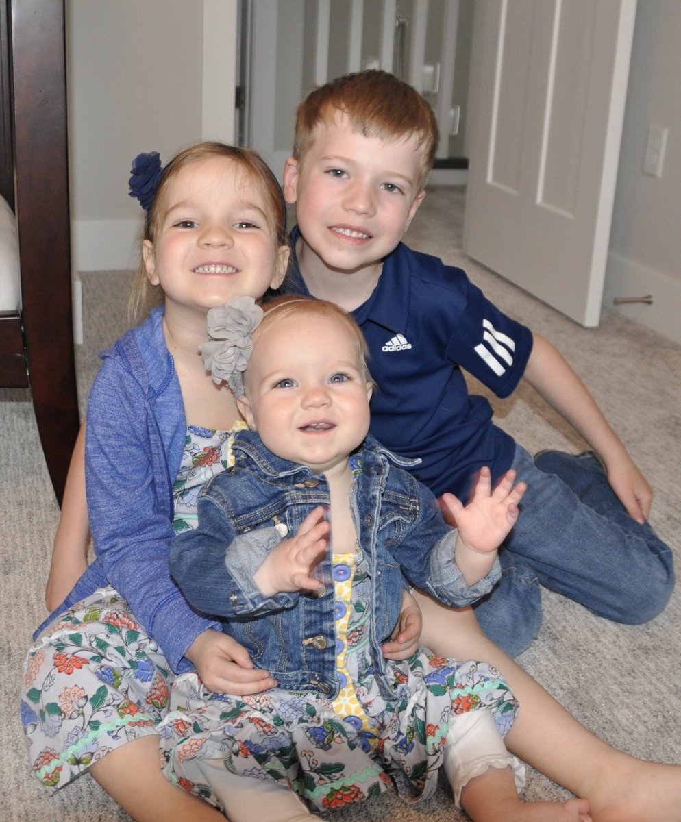 SoonersCoachJB's tweet image. If we dress like it’s spring, can it just stay spring?!?! 🤔🌳🌷🌺🤷‍♀️ #canthurt #worthashot