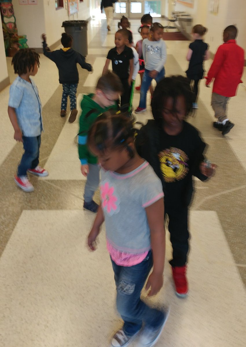 scienceatspeas's tweet image. GrK following straight &amp;amp; zigzag lines, going round &amp;amp; round, forward &amp;amp; backwards, fast &amp;amp; slow! Forces &amp;amp; motion 101!😉 @SpeasGlobal #ExpModelDemo