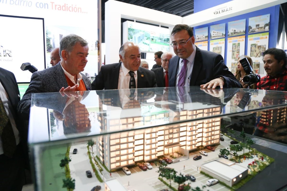 gorebiobio's tweet photo. El Intendente @jorge_ulloa, participó de la inauguración de #finco2018 iniciativa que reúne a las principales empresas que impulsan el mercado inmobiliario de la Región del Biobío. https://t.co/NCaRXIu2Mq