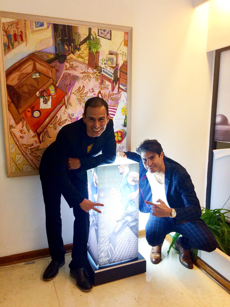 luisedemis's tweet photo. Bienvenidos a México @TheOfficial2XU #2XUmx #2XUMexico la mejor marca de ropa de compresión gran noche de presentación con grandes amigo @alex_sirvent @AMD_exatlon @miryrunner @SonitaChavez gracias @lexemamedia 🇦🇺🇲🇽 https://t.co/2hKkYzzeUk