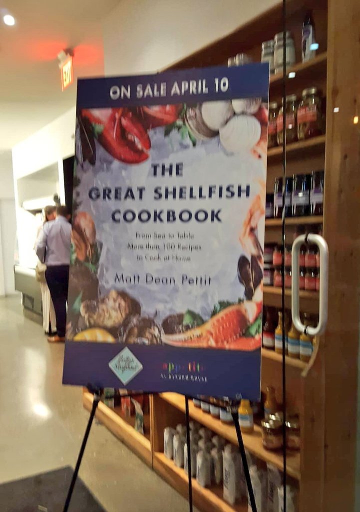 maryshappybelly's tweet image. Congratulations @MattDeanPettit for publishing a new awesome cookbook #TheGreatShellFishCookbook. I will cherish &amp;amp; make use of my signed copy! Fun party last night. Thanks @PenguinRandomCA &amp;amp; @brandandbuzz for the invite